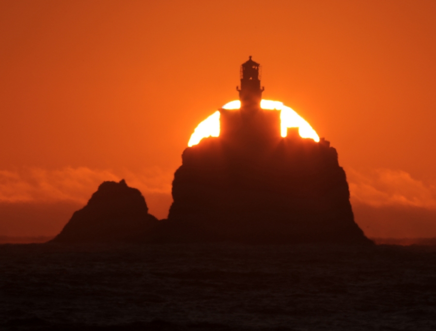 LighthouseSunset