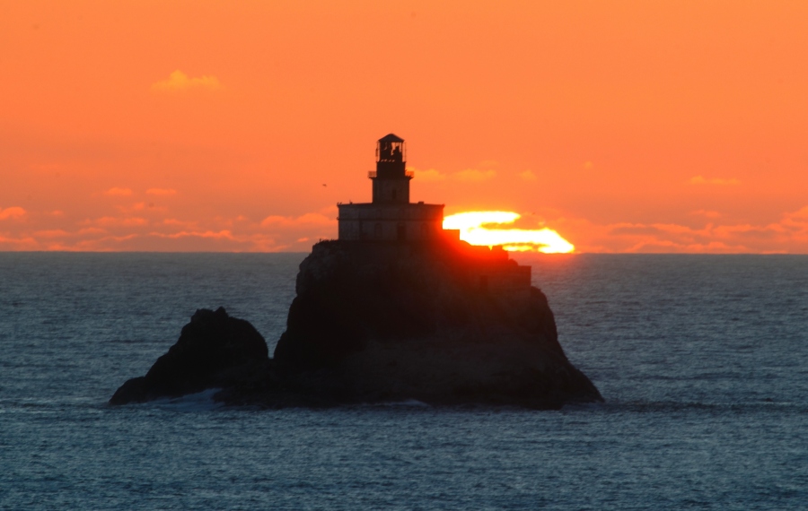 Sunset-TillamookLighthouse