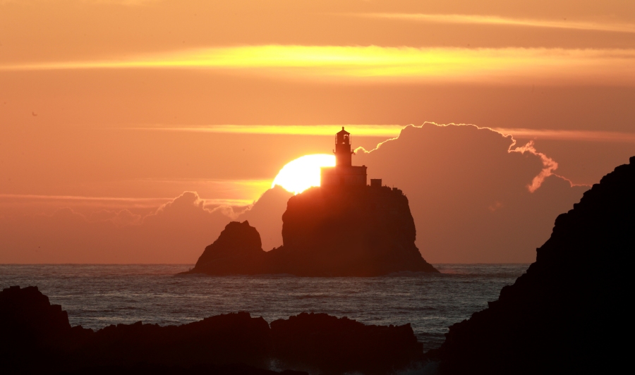 SunsetLighthouse