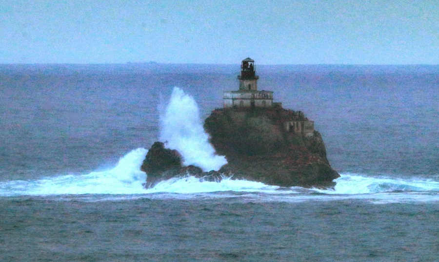 LighthouseWaves