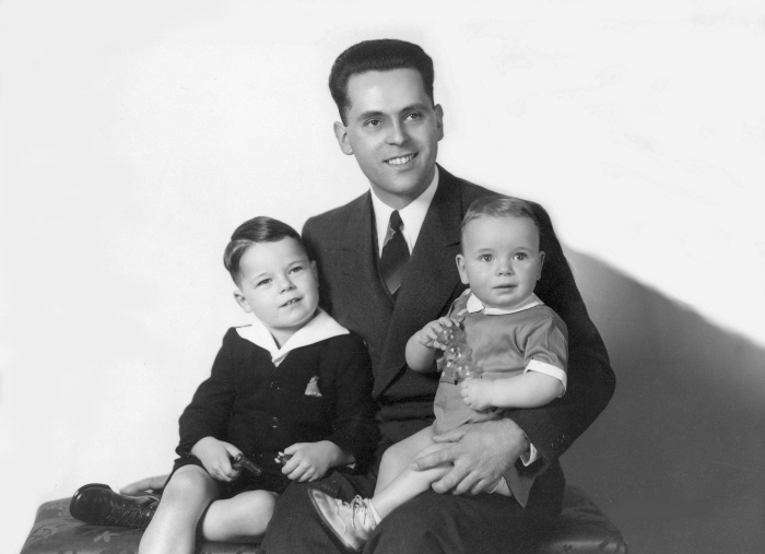 1942